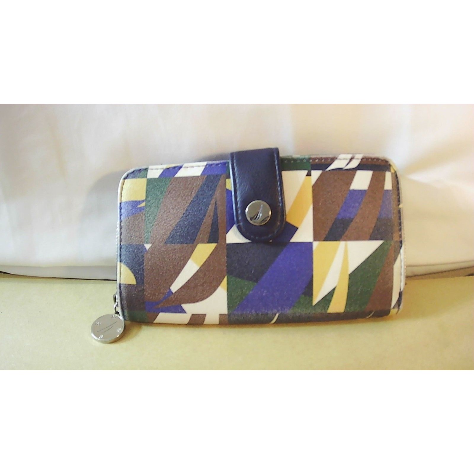 Nautica Zip Around Wallet Geometric Print Colorful Great Pre Owned Condition